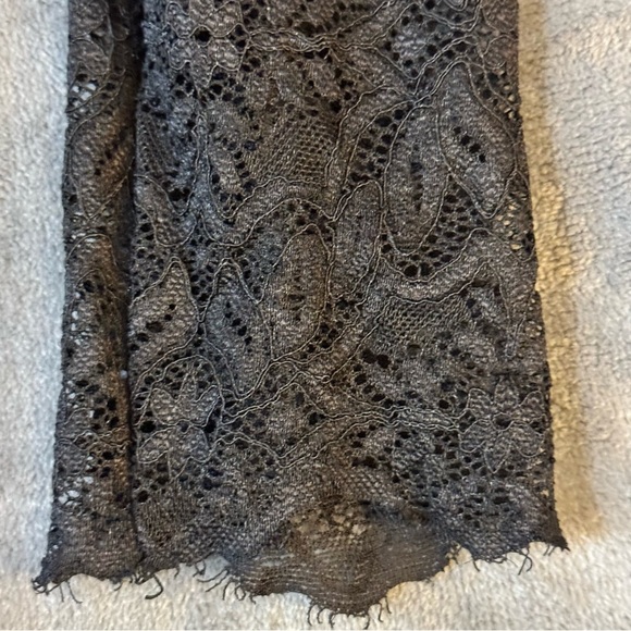 Wilfred Black Lace Dress

#1290 - Picture 10 of 10